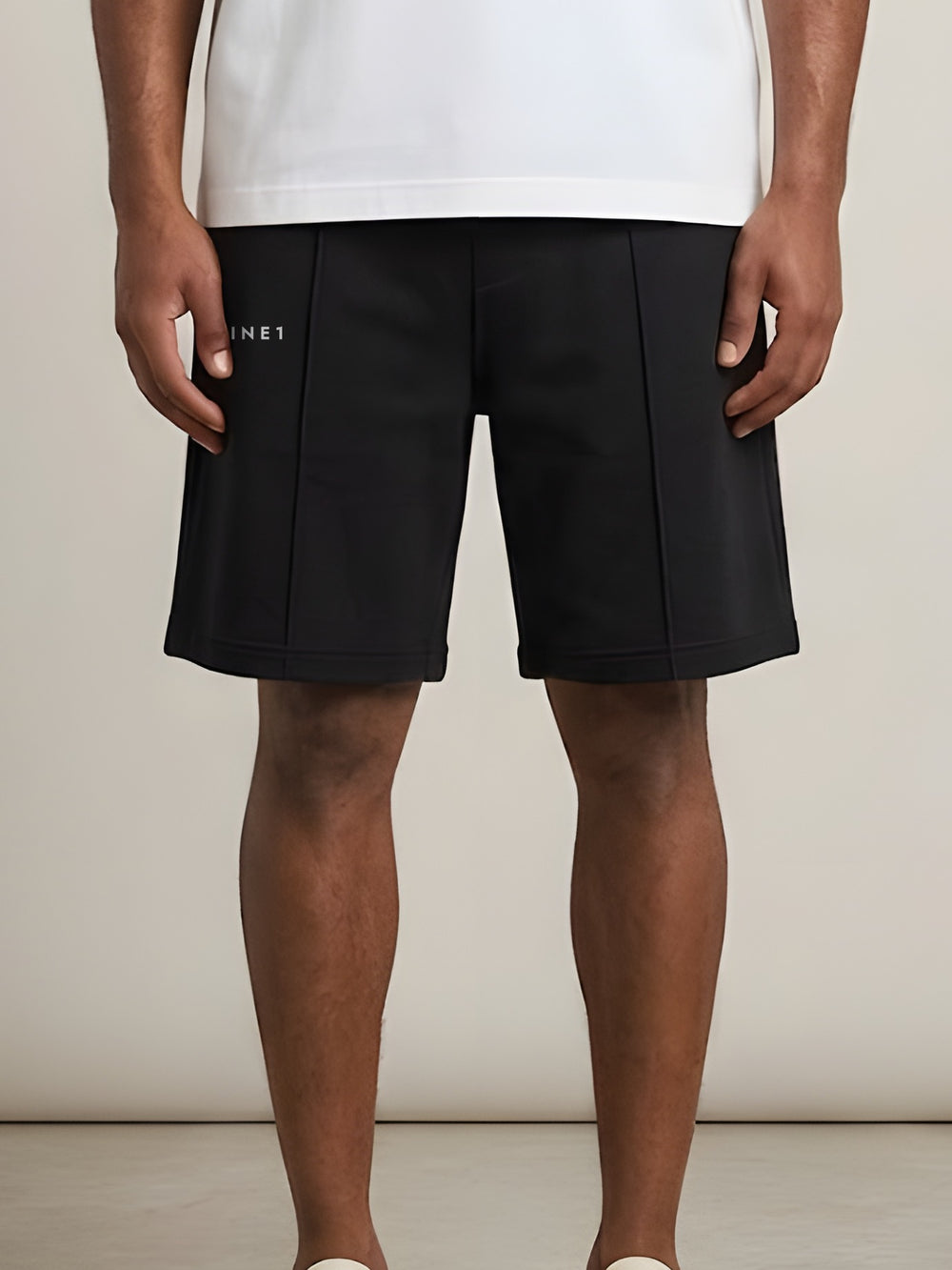 NINE1 Column shorts, front